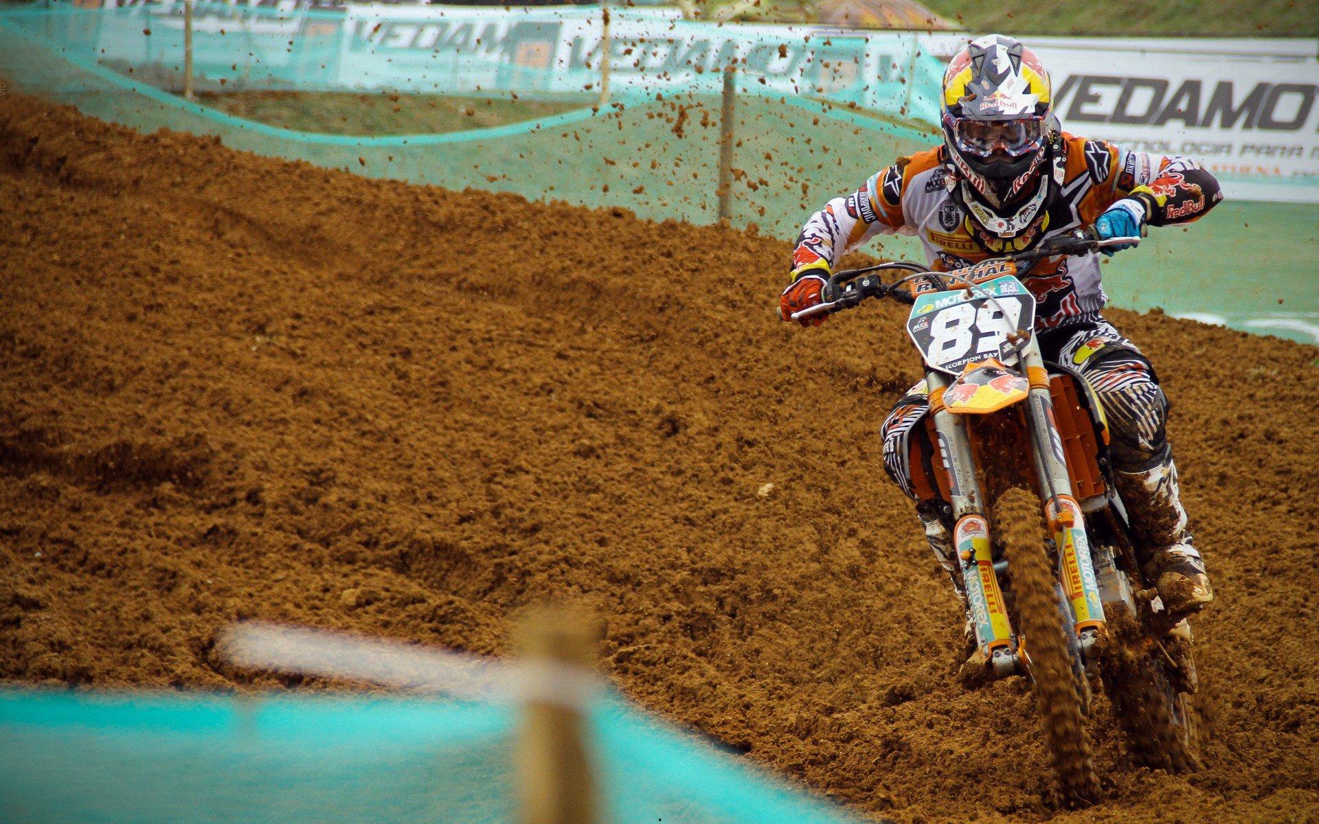 诺伊尔时隔350天震撼回归 图赫尔盛赞，他的水平令人惊讶